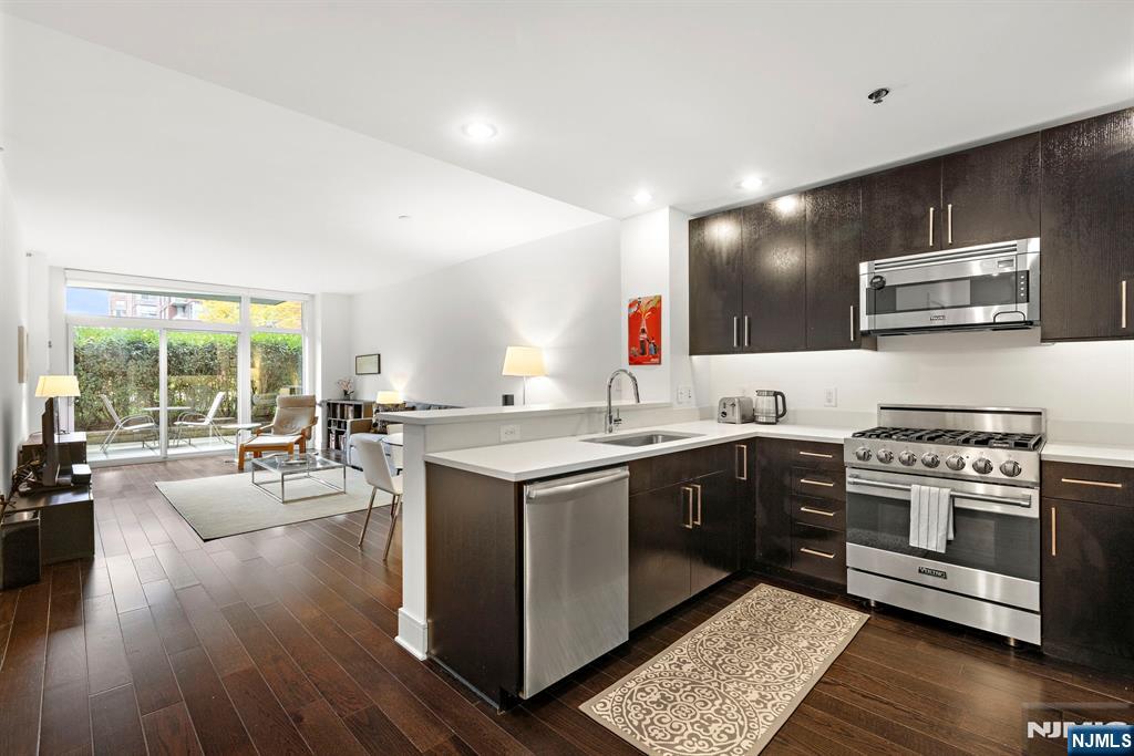 $1,050,000 Condo