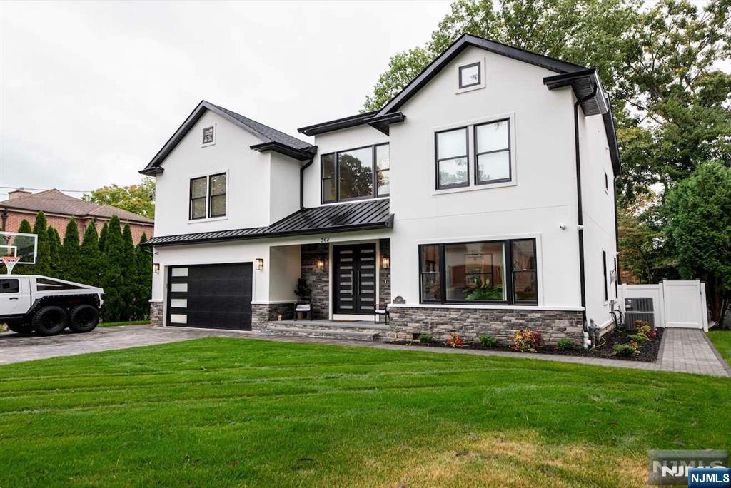 $1,800,000 Colonial