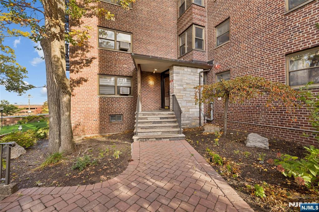 Homes for sale in Fort Lee, NJ | 501 Linwood Dr #2H, Fort Lee, NJ 07024 | MLS# 25037318