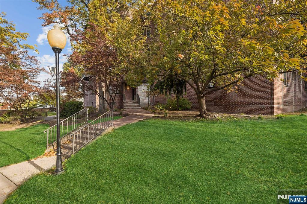 Homes for sale in Fort Lee, NJ | 501 Linwood Dr #2H, Fort Lee, NJ 07024 | MLS# 25037318