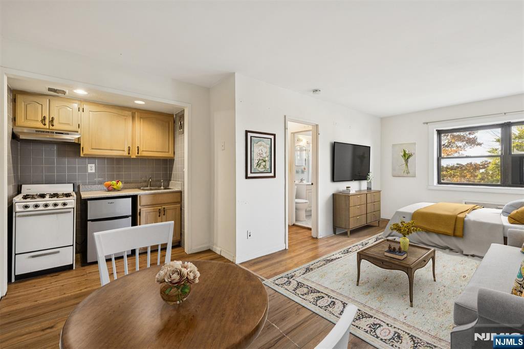 Homes for sale in Fort Lee, NJ | 501 Linwood Dr #2H, Fort Lee, NJ 07024 | MLS# 25037318