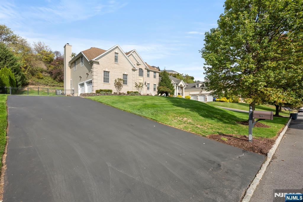$1,499,998 Colonial