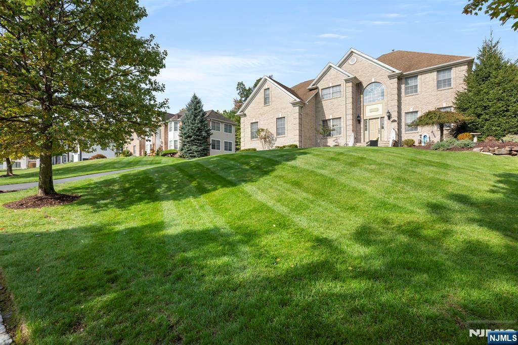 Homes for sale in Totowa, NJ | 107 Hamilton Trl, Totowa, NJ 07512 | MLS# 25037363