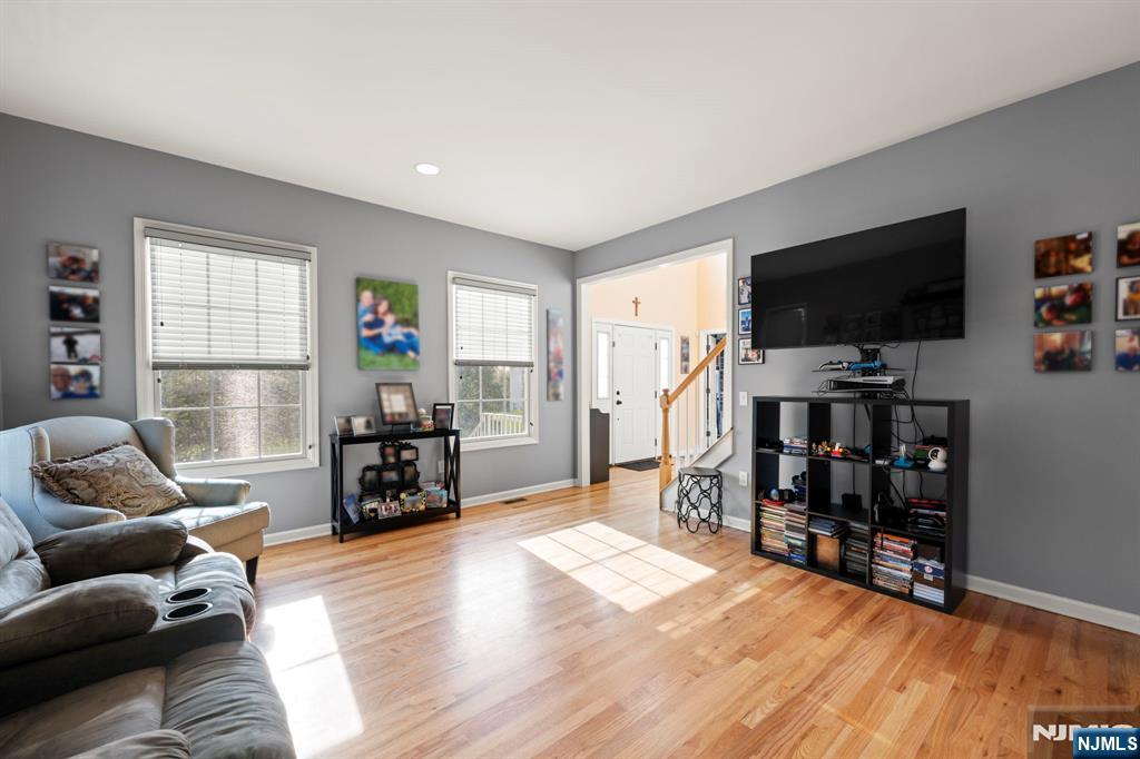 Homes for sale in Totowa, NJ | 107 Hamilton Trl, Totowa, NJ 07512 | MLS# 25037363