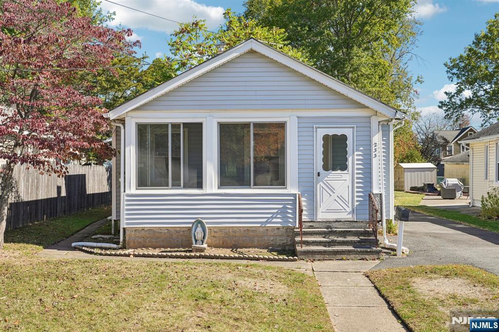 Homes for sale in Pompton Lakes, NJ | 233 Romain Ave, Pompton Lakes, NJ 07442 | MLS# 25037380