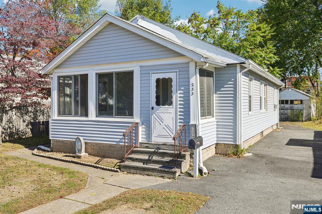 Homes for sale in Pompton Lakes, NJ | 233 Romain Ave, Pompton Lakes, NJ 07442 | MLS# 25037380