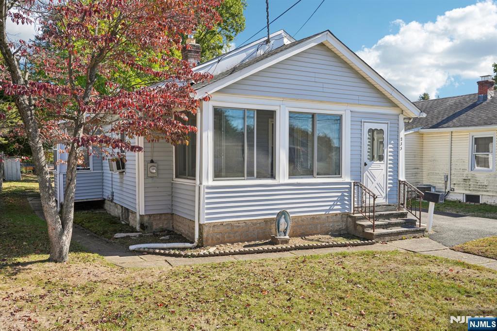 Homes for sale in Pompton Lakes, NJ | 233 Romain Ave, Pompton Lakes, NJ 07442 | MLS# 25037380