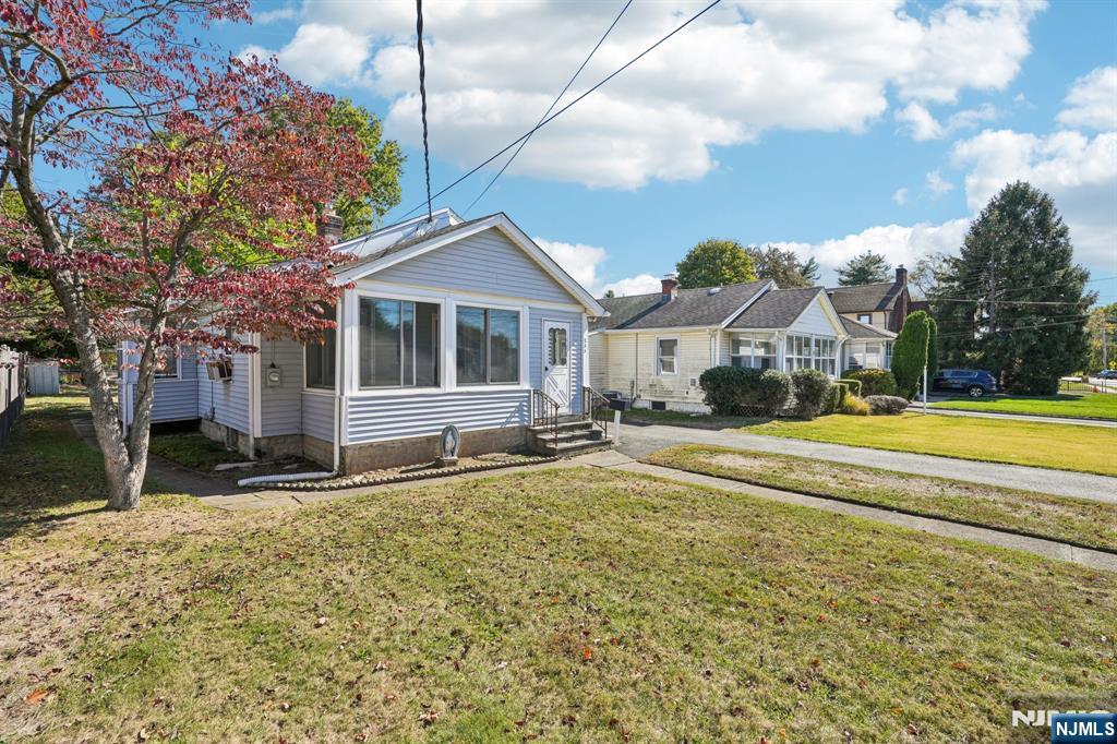 Homes for sale in Pompton Lakes, NJ | 233 Romain Ave, Pompton Lakes, NJ 07442 | MLS# 25037380