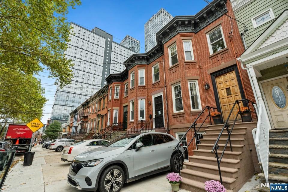 $1,250,000 Rowhouse
