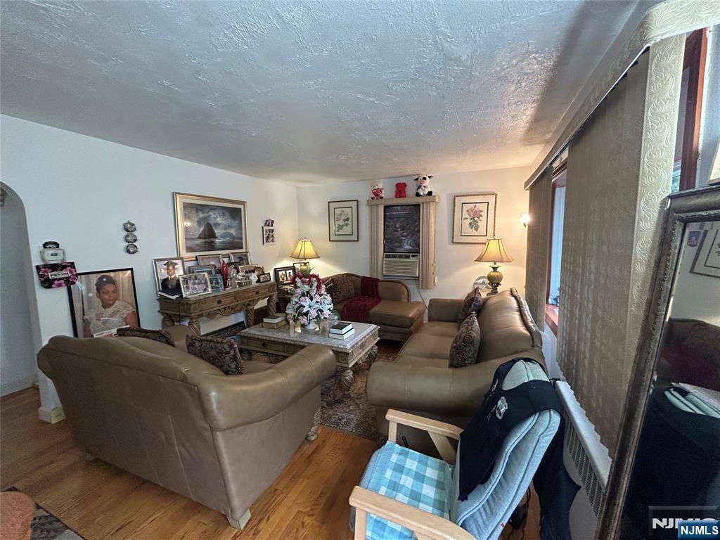 Homes for sale in East Hanover Twp, NJ | 63 Grant Ave, East Hanover Twp, NJ 07936 | MLS# 25037406