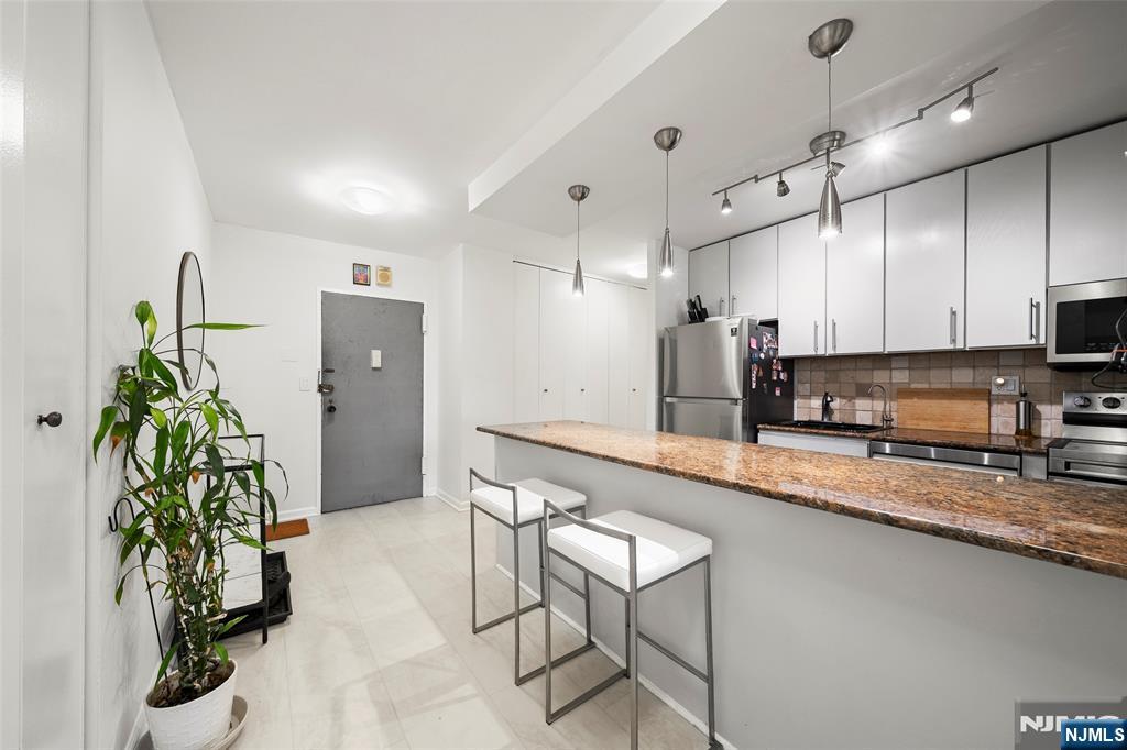 Homes for sale in North Bergen, NJ | 7855 Boulevard East #5i, North Bergen, NJ 07047 | MLS# 25037407