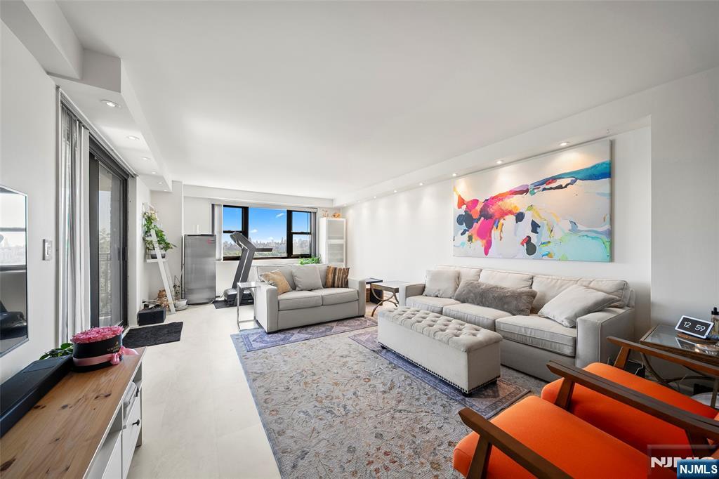 Homes for sale in North Bergen, NJ | 7855 Boulevard East #5i, North Bergen, NJ 07047 | MLS# 25037407