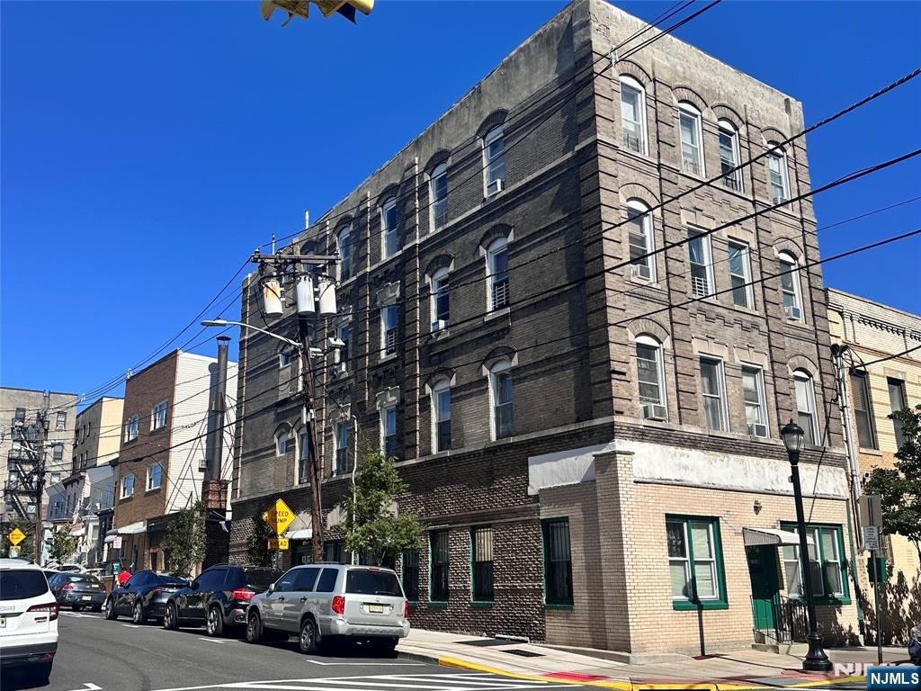 listing main picture