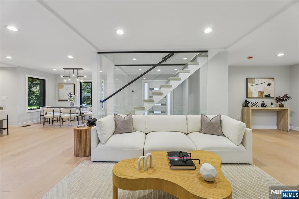 $2,099,000 Colonial