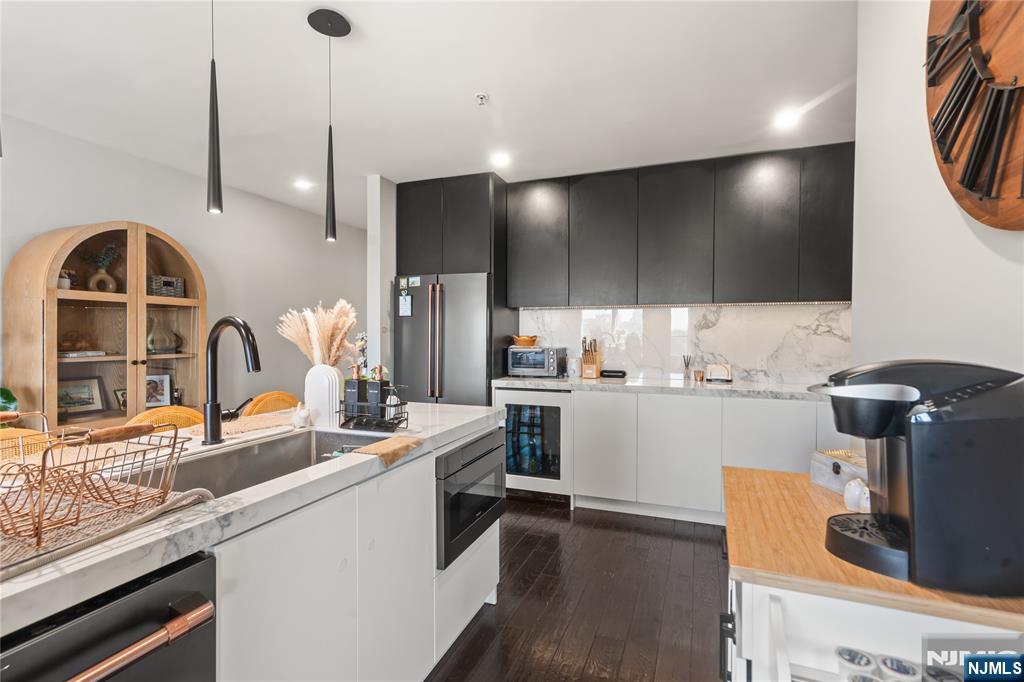 $774,999 Condo