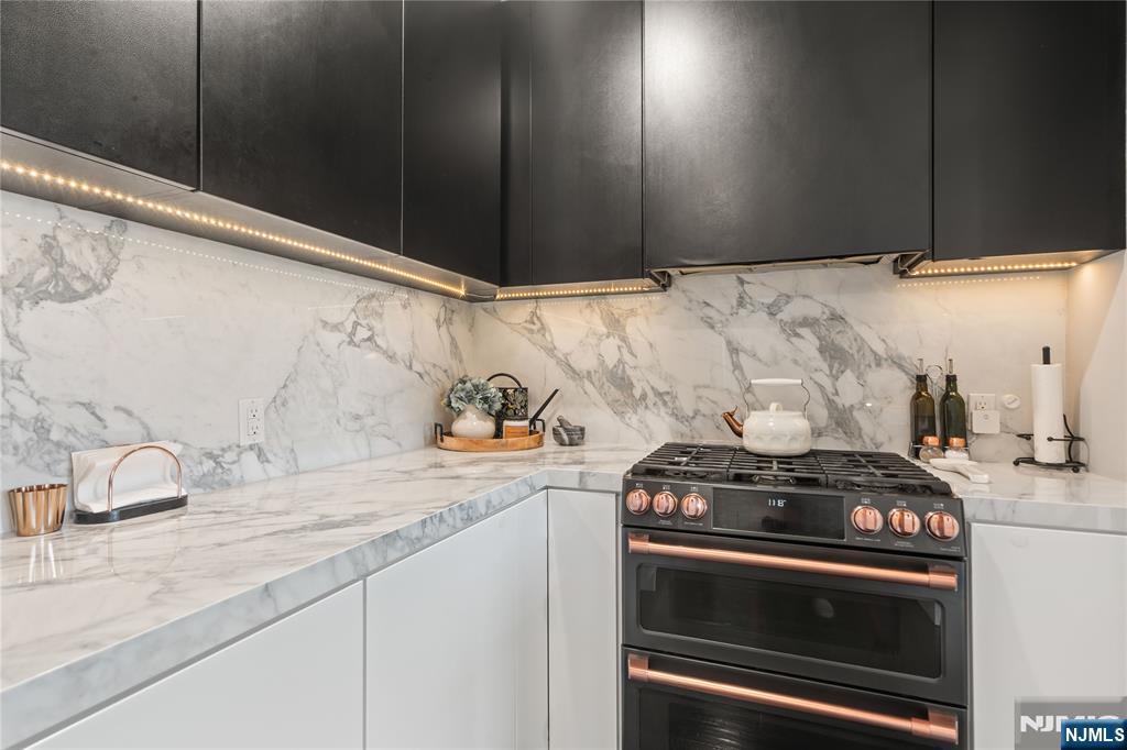 Homes for sale in Edgewater, NJ | 226 The Promenade, Edgewater, NJ 07020 | MLS# 25037553