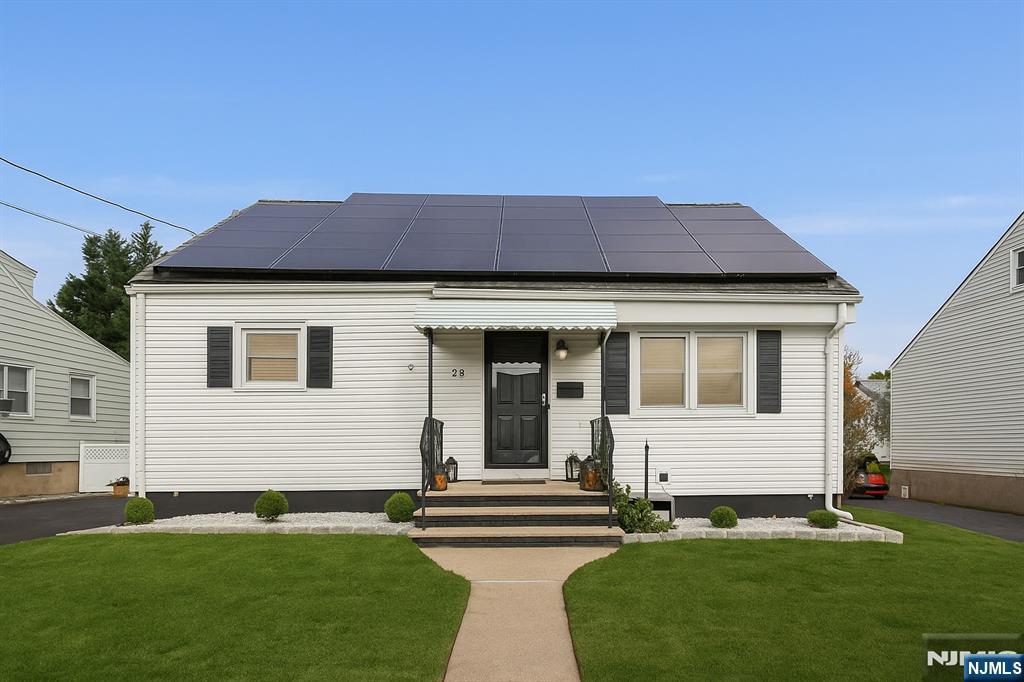 Homes for sale in Rochelle Park, NJ | 28 South Dr, Rochelle Park, NJ 07662 | MLS# 25037570