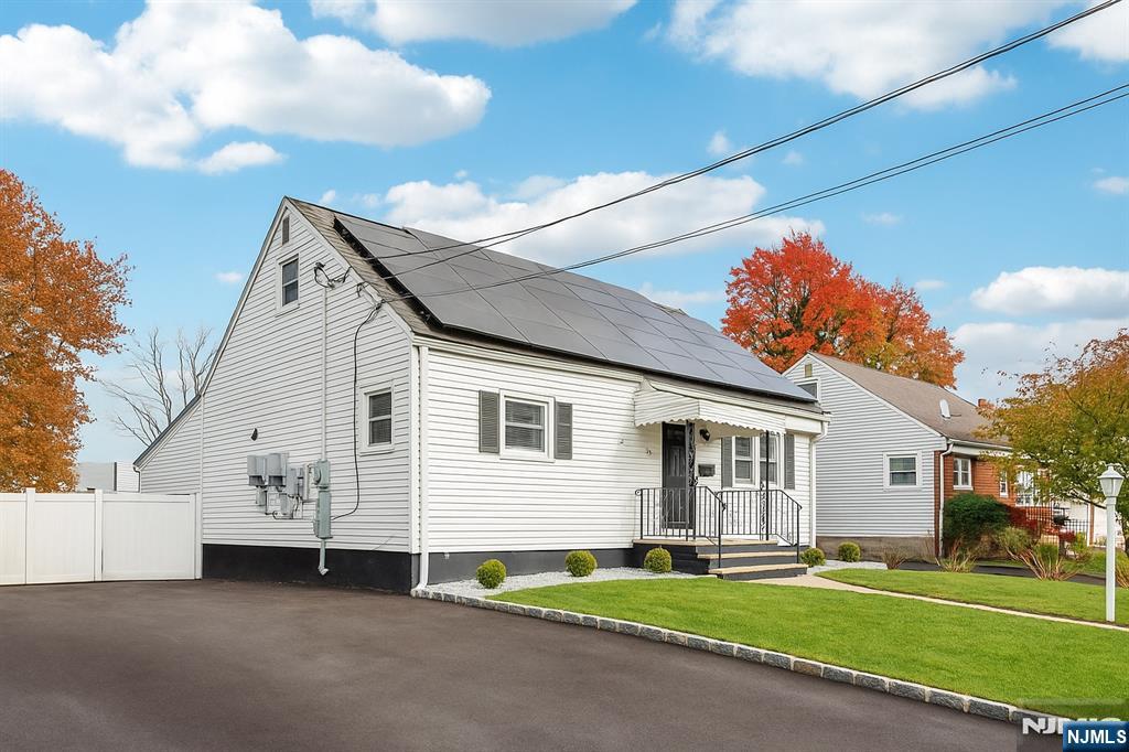 Homes for sale in Rochelle Park, NJ | 28 South Dr, Rochelle Park, NJ 07662 | MLS# 25037570