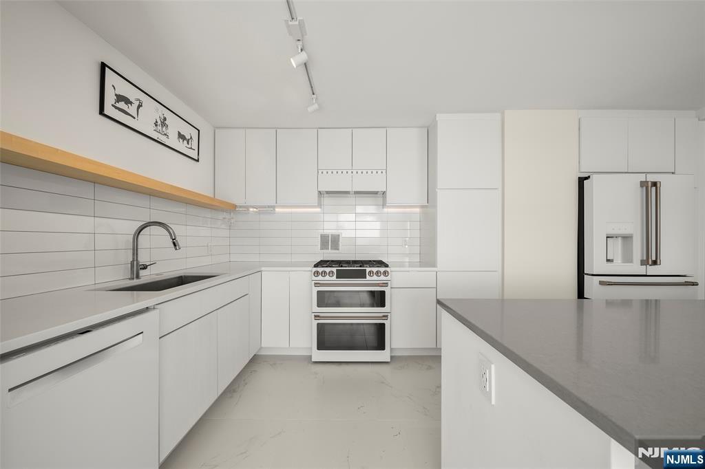 Homes for sale in Fort Lee, NJ | 200 Old Palisade Rd #25D, Fort Lee, NJ 07024 | MLS# 25037643