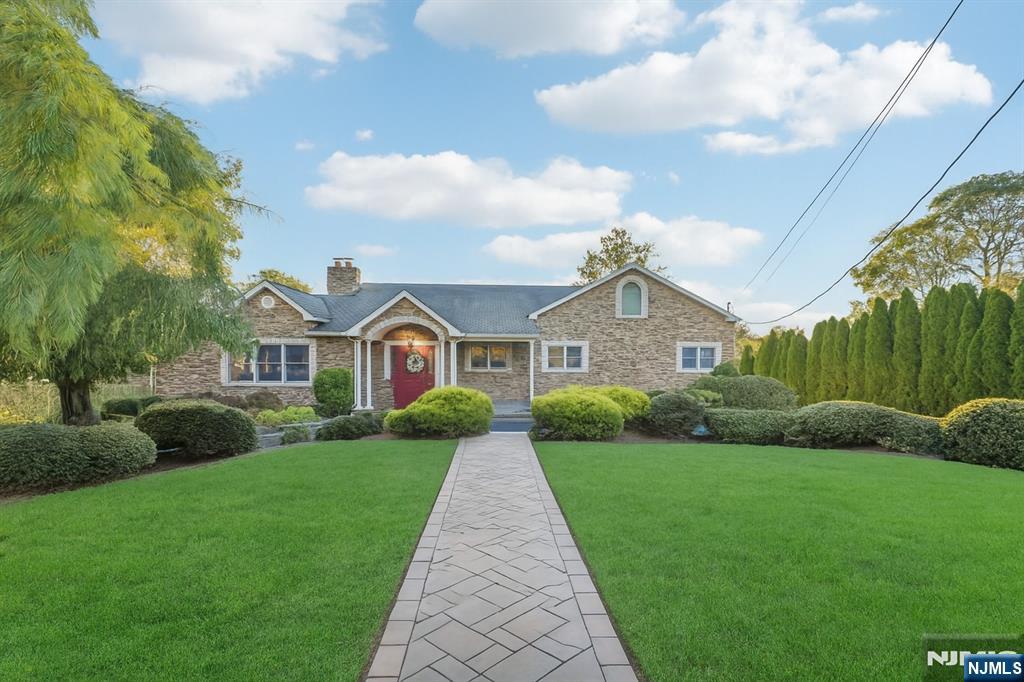 Homes for sale in Wayne, NJ | 23 Surrey Dr, Wayne, NJ 07470 | MLS# 25037667