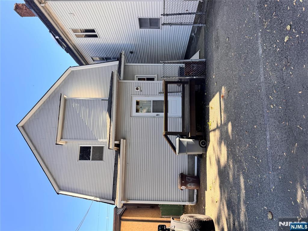 DUMONT Properties