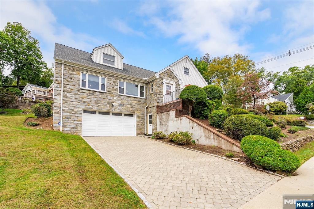 Homes for sale in West Orange, NJ | 31 Collamore Ter, West Orange, NJ 07052 | MLS# 25037718