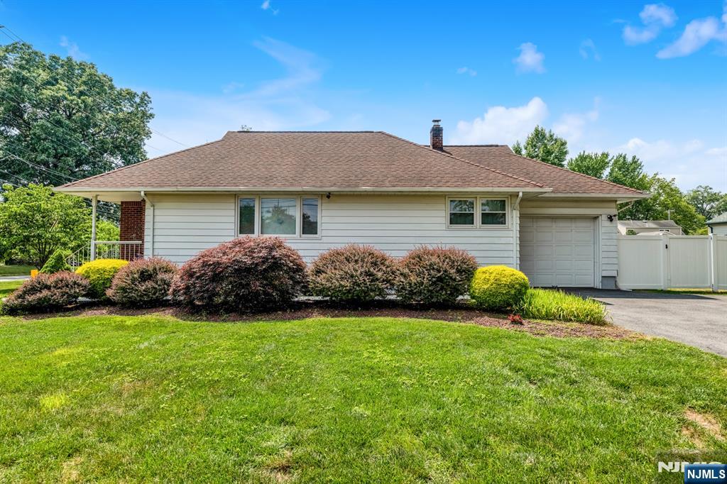 Homes for sale in New Milford, NJ | 321 Henley Ave, New Milford, NJ 07646 | MLS# 25037761