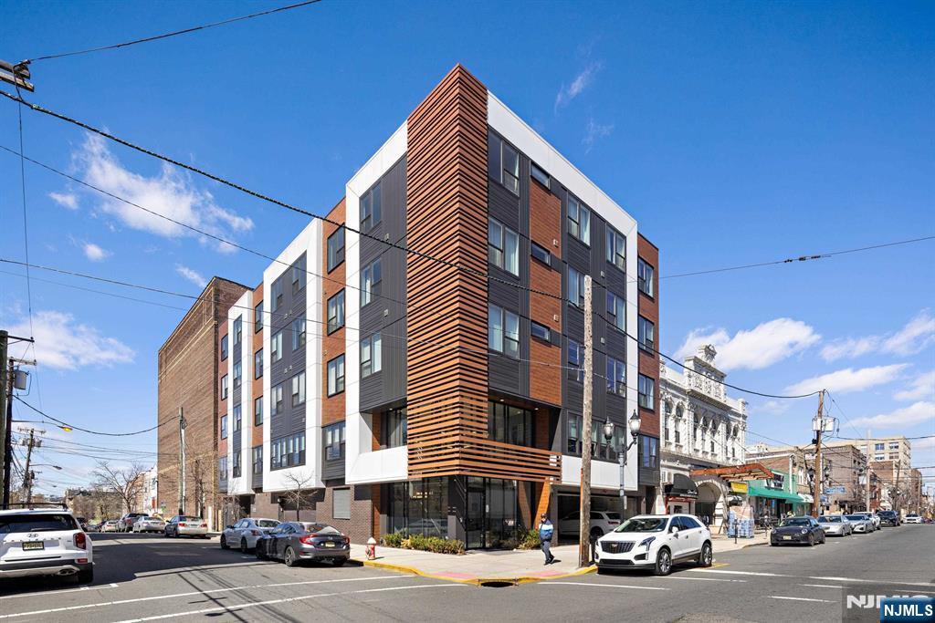 2000 Linwood Avenue, Fort Lee, NJ, 07024