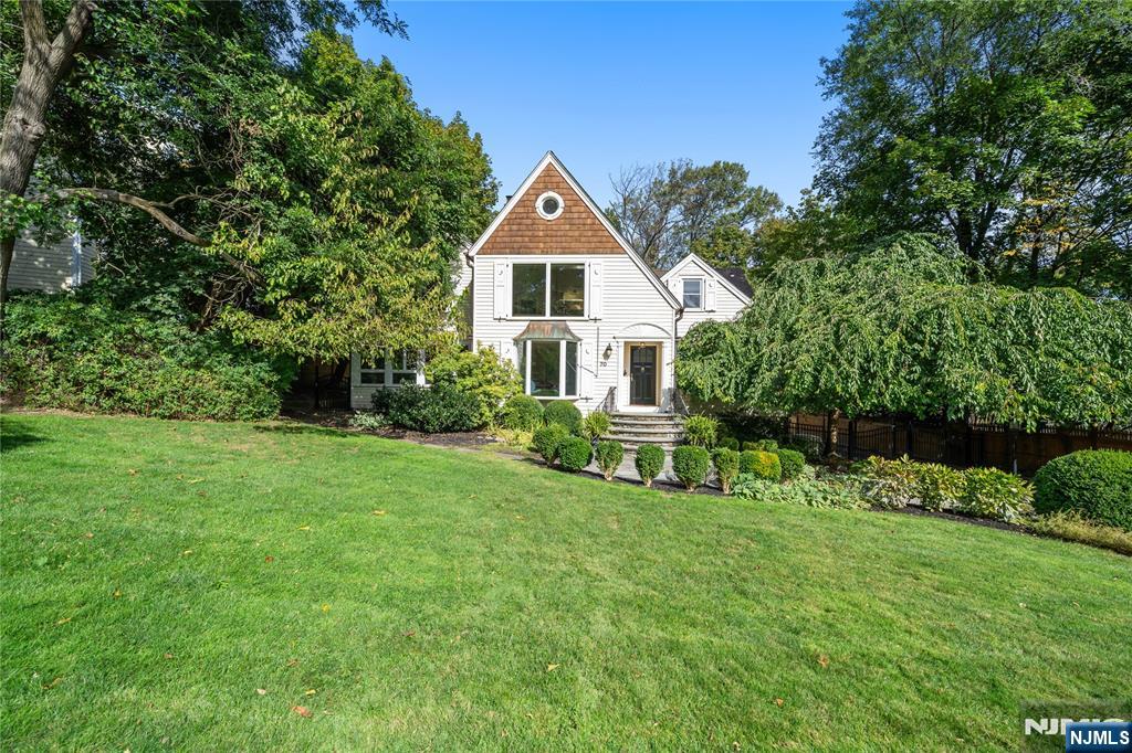 $1,899,000 Colonial