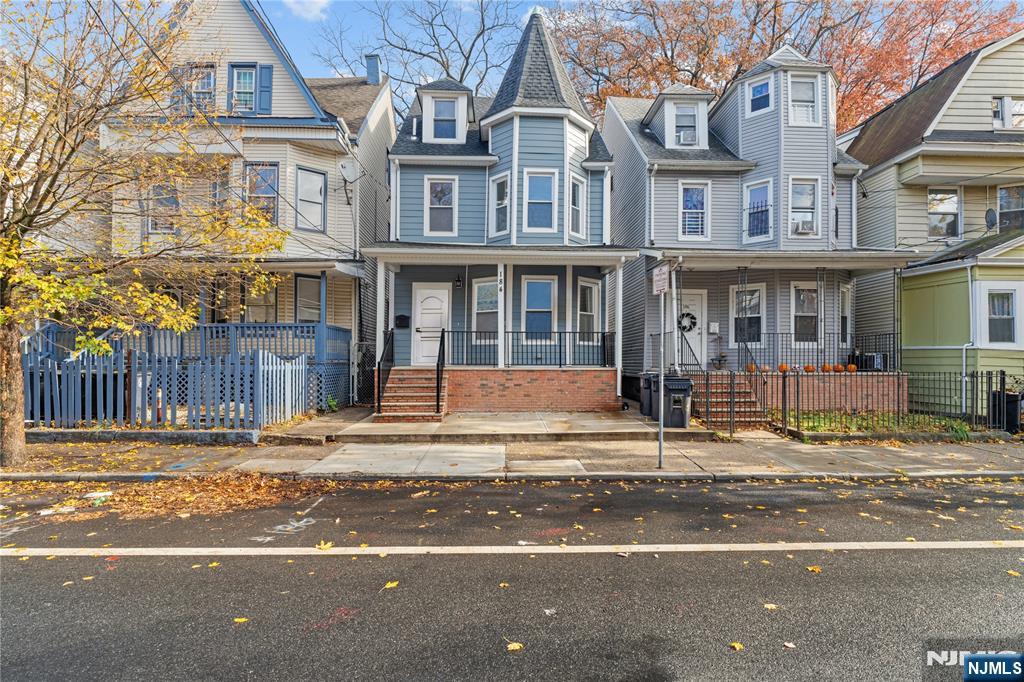 $400,000 Colonial