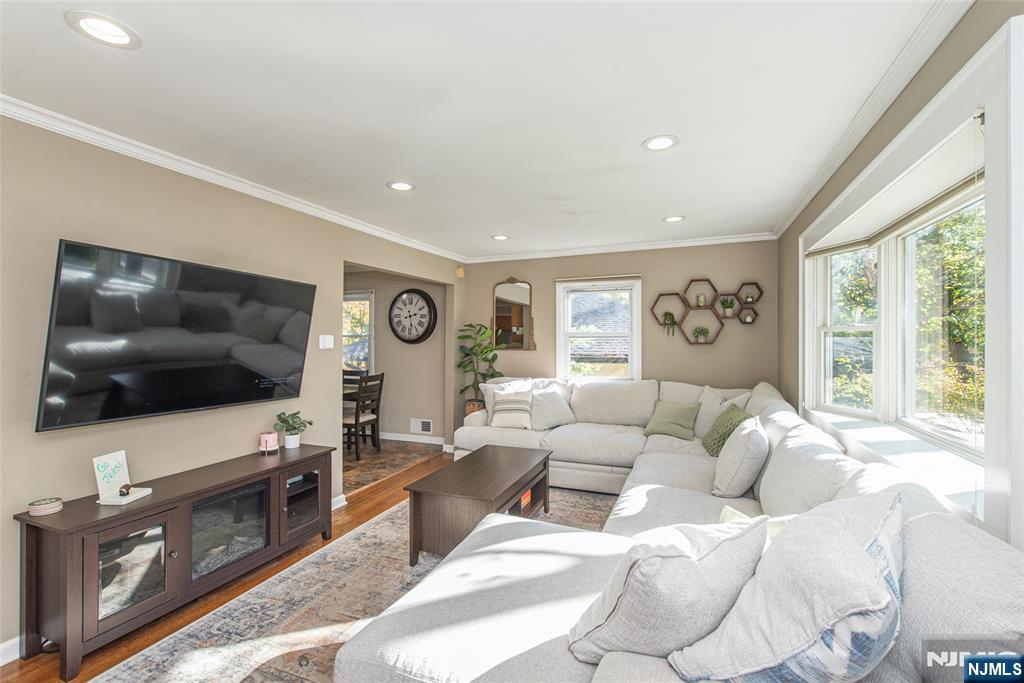 Homes for sale in Oakland, NJ | 96 Roosevelt Blvd, Oakland, NJ 07436 | MLS# 25037777