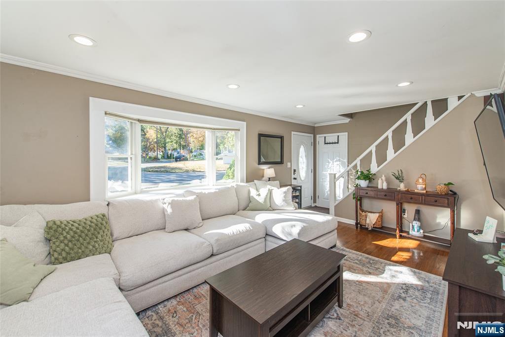 Homes for sale in Oakland, NJ | 96 Roosevelt Blvd, Oakland, NJ 07436 | MLS# 25037777