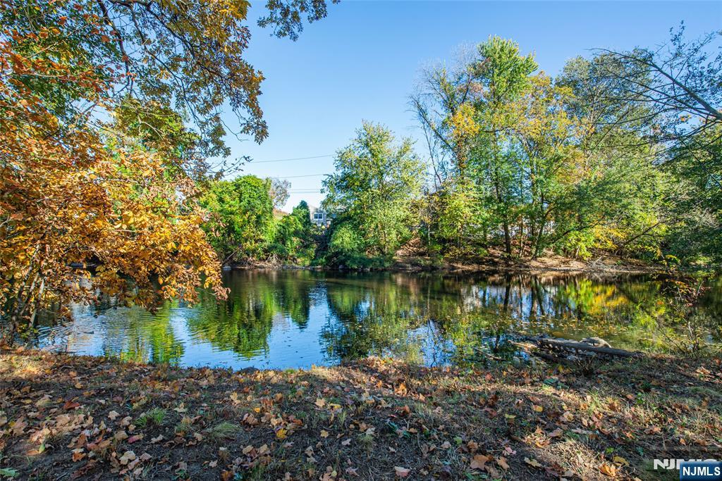 Homes for sale in Oakland, NJ | 96 Roosevelt Blvd, Oakland, NJ 07436 | MLS# 25037777