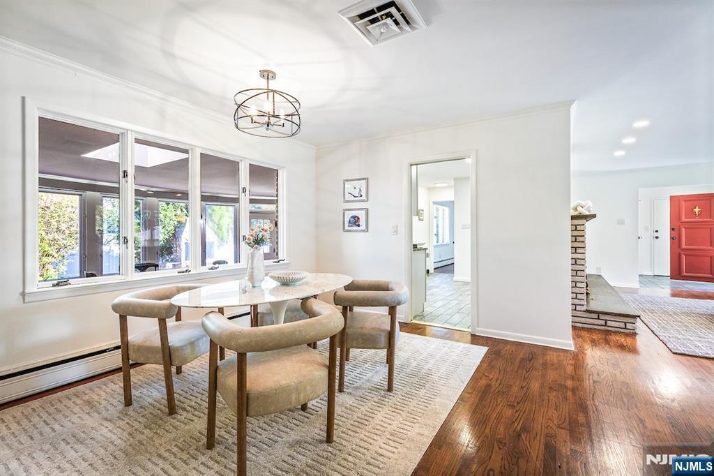 Homes for sale in Livingston, NJ | 16 Crossbrook Pl, Livingston, NJ 07039 | MLS# 25037802