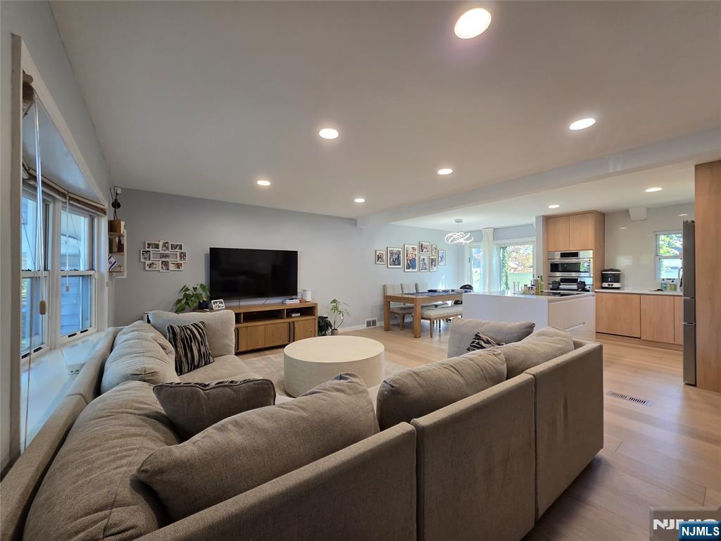 Homes for sale in Fair Lawn, NJ | 34-14 Linwood Rd, Fair Lawn, NJ 07410 | MLS# 25037804