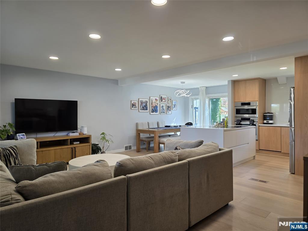 Homes for sale in Fair Lawn, NJ | 34-14 Linwood Rd, Fair Lawn, NJ 07410 | MLS# 25037804