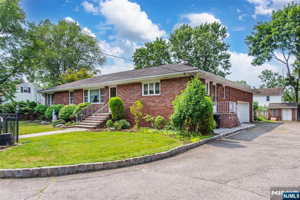 Homes for sale in Wayne, NJ | 27 Colville Rd, Wayne, NJ 07470 | MLS# 25037816