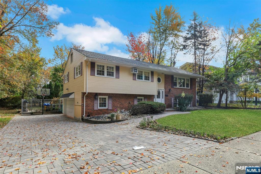 Homes for sale in New Milford, NJ | 1093 Sheridan St, New Milford, NJ 07646 | MLS# 25037829