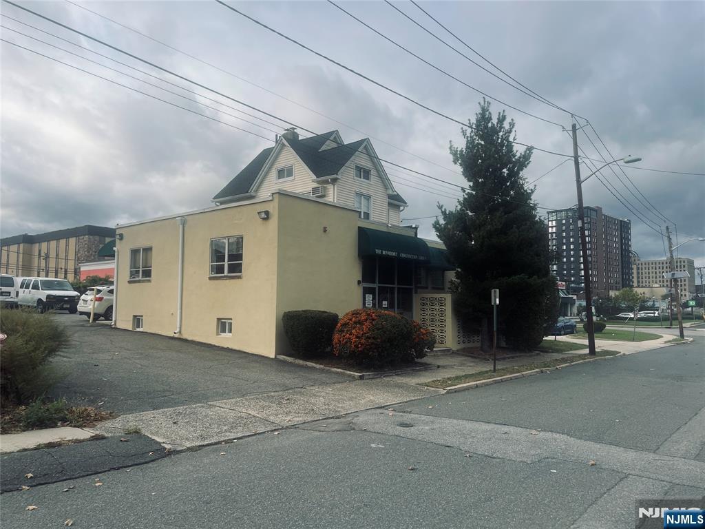 HACKENSACK Properties