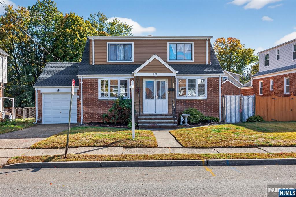 Homes for sale in Elmwood Park, NJ | 220 Hillman Dr, Elmwood Park, NJ 07407 | MLS# 25037844