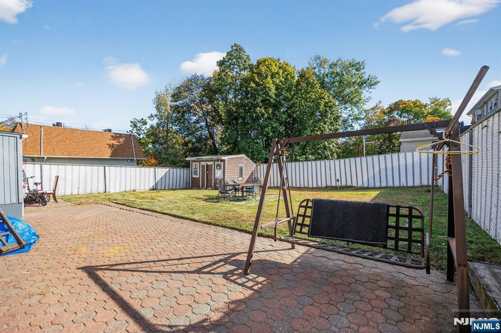 Homes for sale in Elmwood Park, NJ | 220 Hillman Dr, Elmwood Park, NJ 07407 | MLS# 25037844