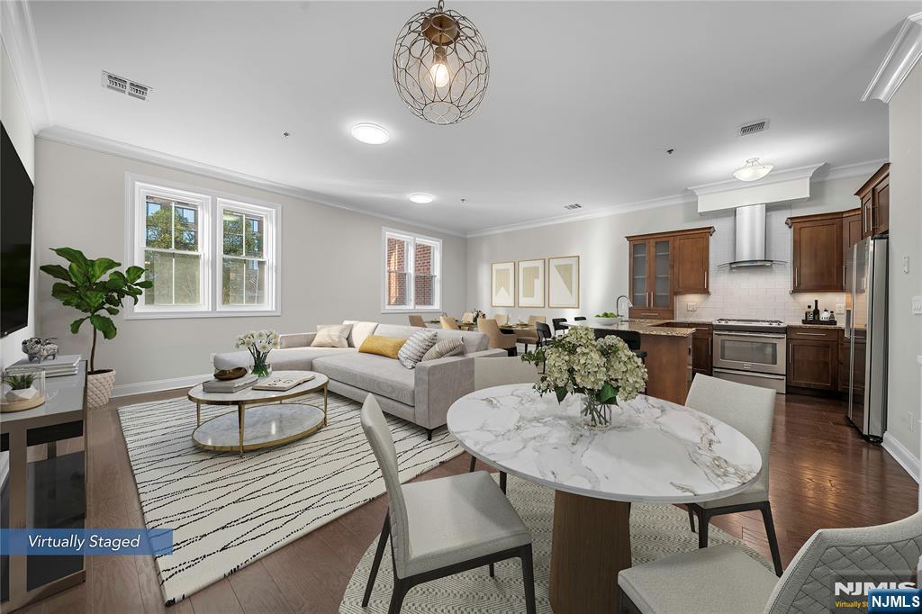 $950,000 Townhouse