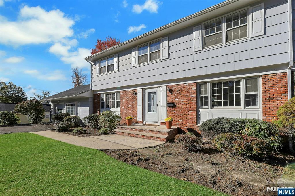 Homes for sale in Wayne, NJ | 64 Powderhorn Dr, Wayne, NJ 07470 | MLS# 25037902