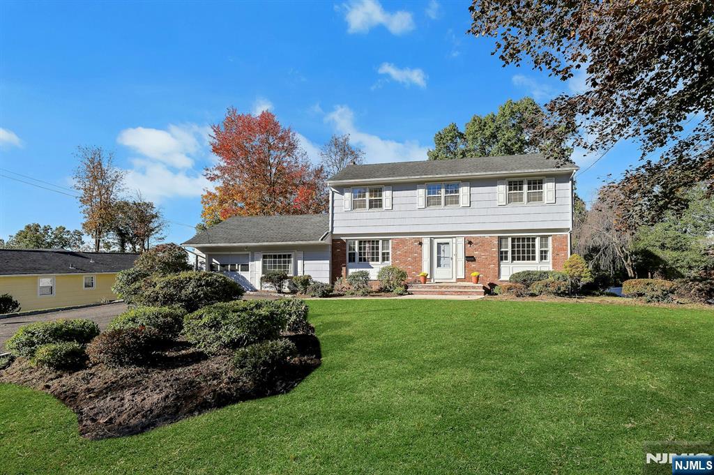 Homes for sale in Wayne, NJ | 64 Powderhorn Dr, Wayne, NJ 07470 | MLS# 25037902