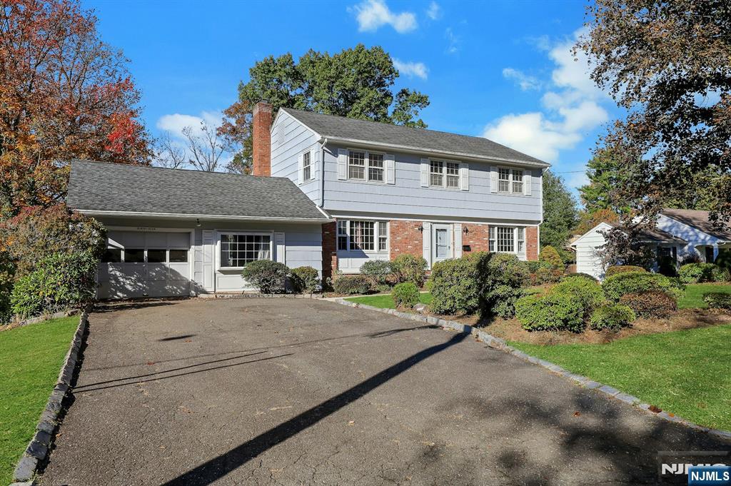 Homes for sale in Wayne, NJ | 64 Powderhorn Dr, Wayne, NJ 07470 | MLS# 25037902