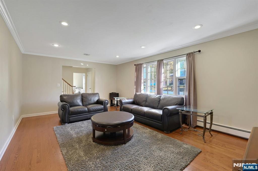 Homes for sale in Wayne, NJ | 64 Powderhorn Dr, Wayne, NJ 07470 | MLS# 25037902