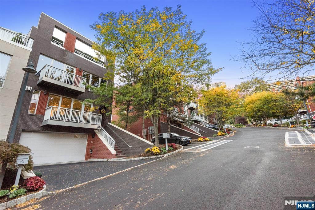 $1,699,000 Townhouse