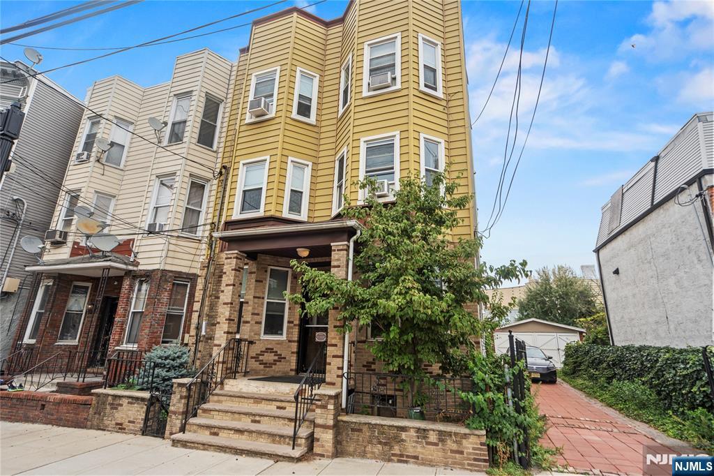 Homes for sale in Union City, NJ | 1810 Palisade Ave #2L, Union City, NJ 07087 | MLS# 25037925