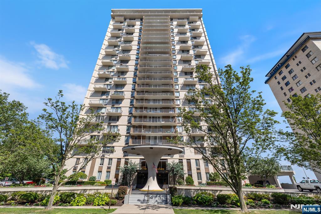 Homes for sale in Hackensack, NJ | 160 Overlook Ave #7A, Hackensack, NJ 07601 | MLS# 25037933