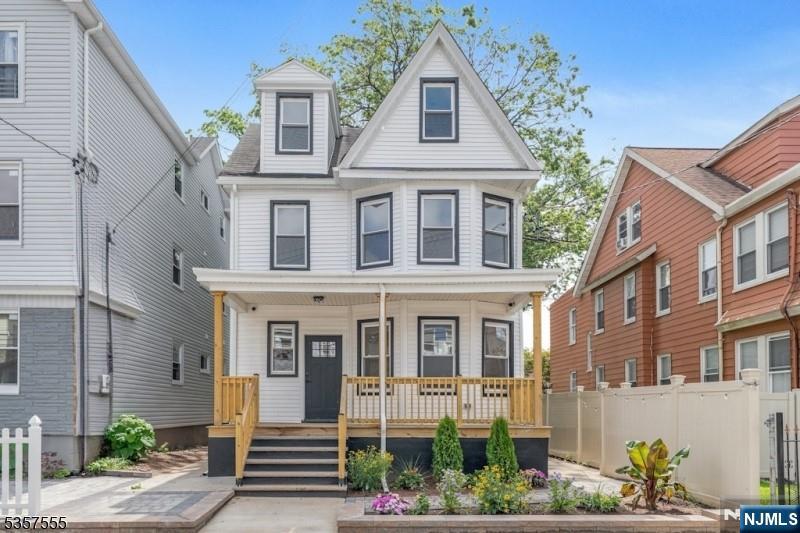 $625,000 Colonial